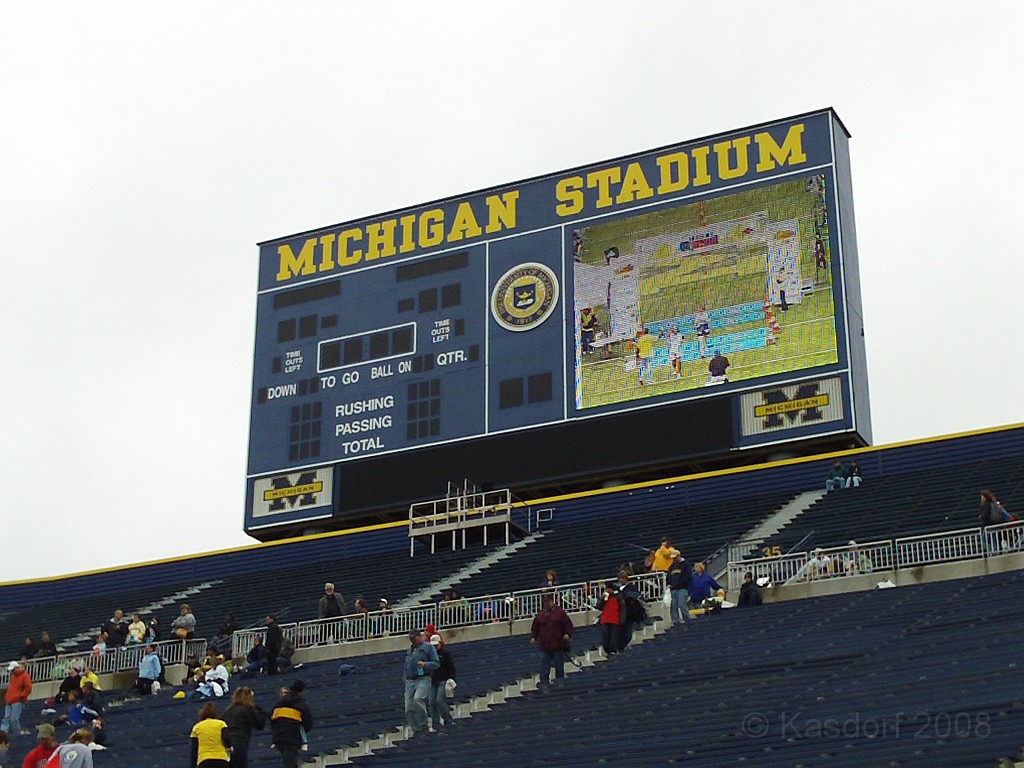 BHGH 2009 0327.jpg - The Big House Big Heat 5 and 10 K race. October 4, 2009 run in Ann Arbor Michigan finishes on the 50 yard line of the University of Michigan stadium.
